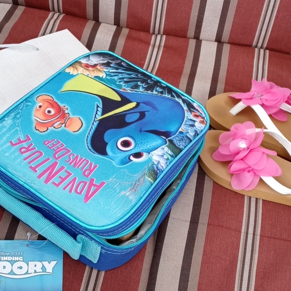 Set‐Flip-Flops+Finding Nemo/Dory Bag•NWT - Picture 8 of 11